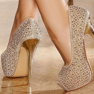 Bombas Femininas Delicadas De Salto Agulha Dourado Com Salto Agulha Fechado Tamanho Grande