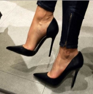 Bombas Femininas De Ponta Preta Simples
