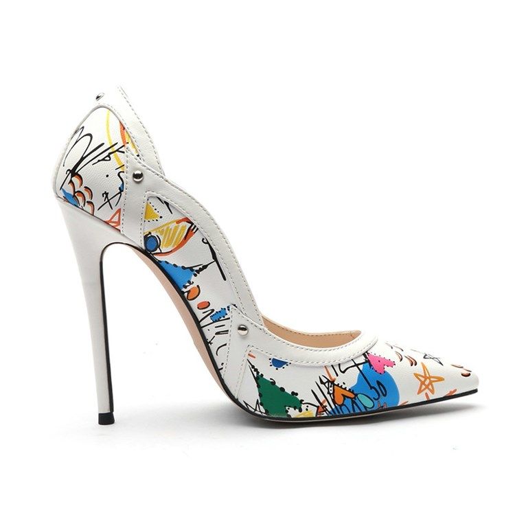 Sapatos Femininos De Salto Agulha Estampados E Decotados E Finos
