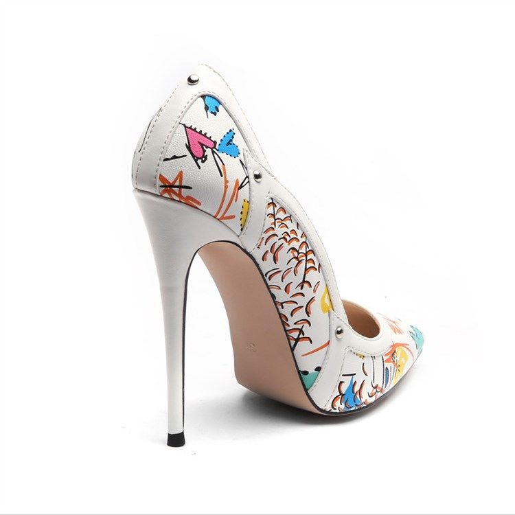 Sapatos Femininos De Salto Agulha Estampados E Decotados E Finos
