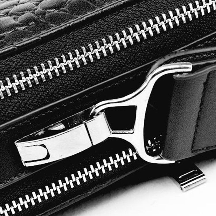 Bolsa Masculina Com Gravura Em Croco