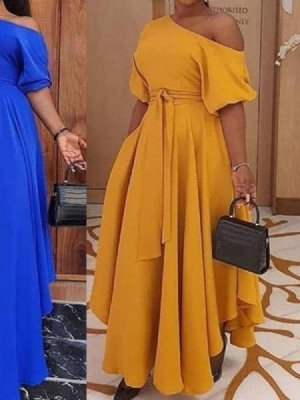 Vestido Feminino Com Gola Oblíqua E Expansão Assimétrica
