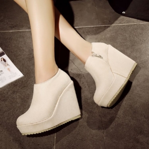 Botas De Tornozelo Feminino Com Zíper Lateral E Salto Em Cunha
