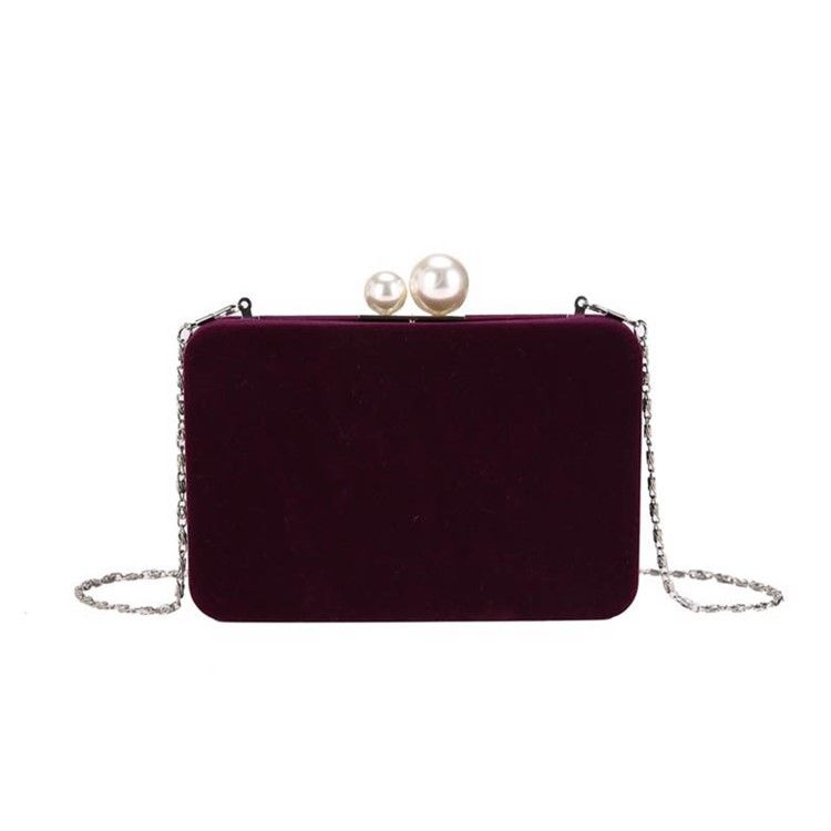 Bolsa Crossbody Com Aba Com Corrente De Veludo Simples