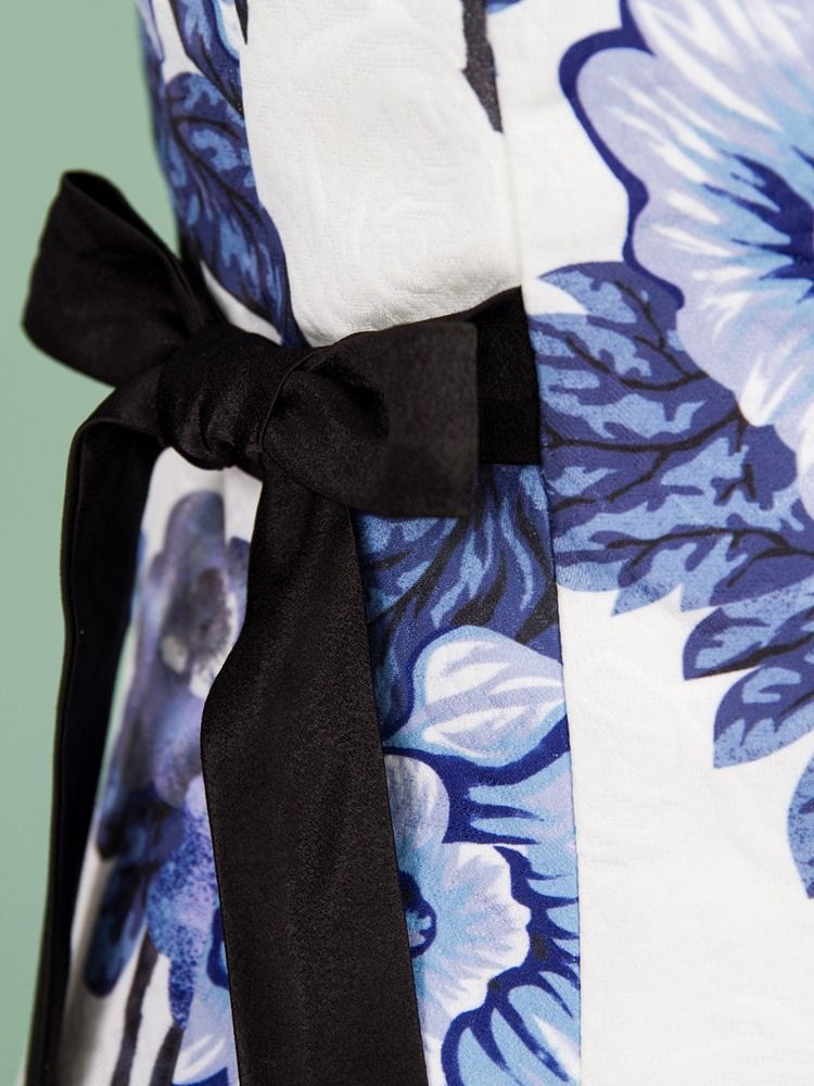 Jaqueta Feminina Com Estampa Floral De Botão Oculto