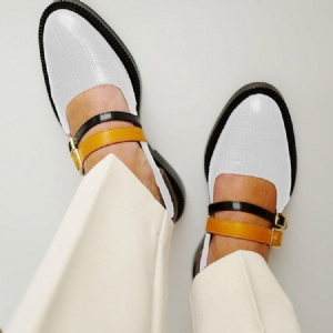 Tênis Feminino Com Corte Decotado Com Fivela De Dedo Redondo Superior