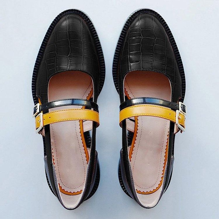 Tênis Feminino Com Corte Decotado Com Fivela De Dedo Redondo Superior