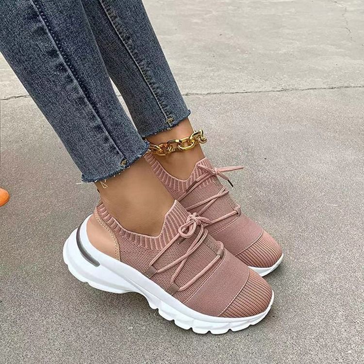 Tênis Feminino De Malha Com Cordão E Alça Cruzada