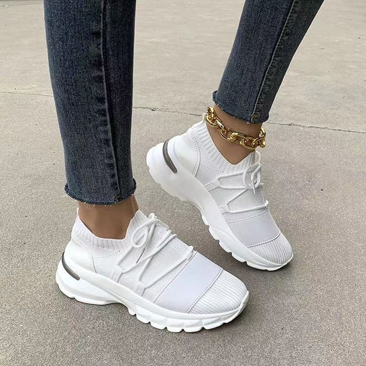 Tênis Feminino De Malha Com Cordão E Alça Cruzada
