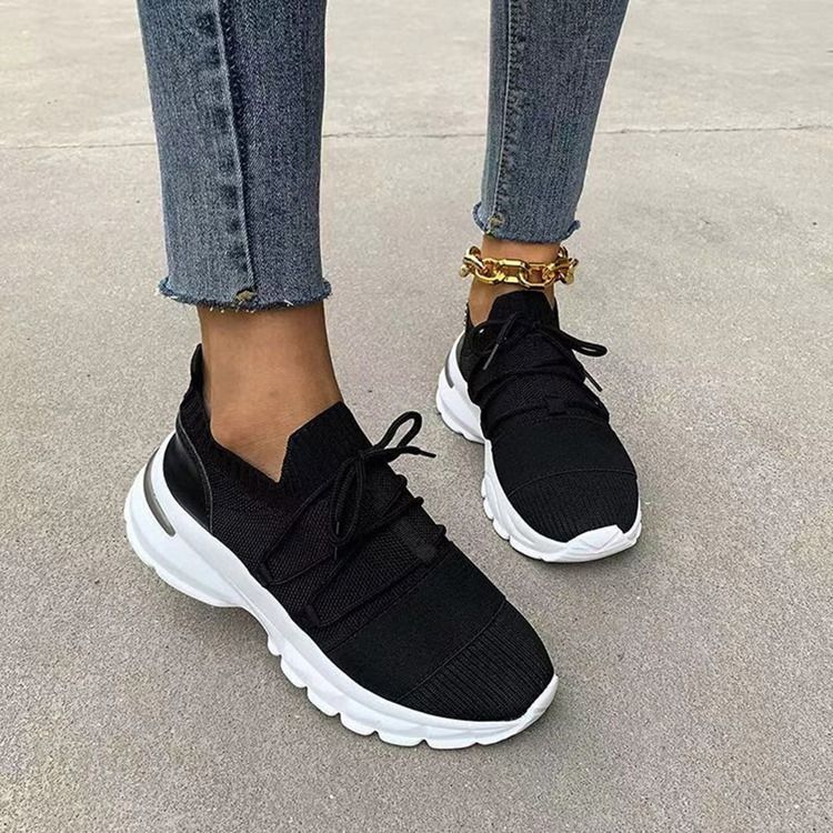 Tênis Feminino De Malha Com Cordão E Alça Cruzada