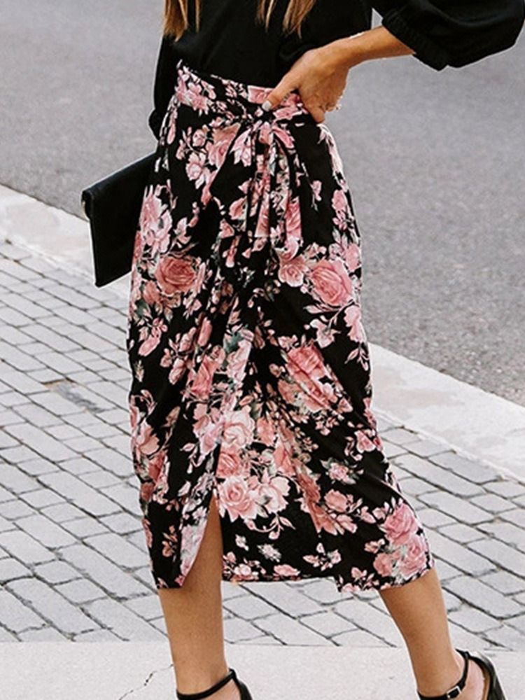 Saia Feminina Com Estampa Floral Assimétrica De Cintura Média