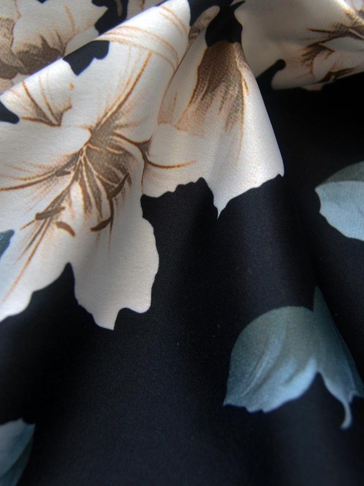 Saia Feminina Com Estampa Floral Completa