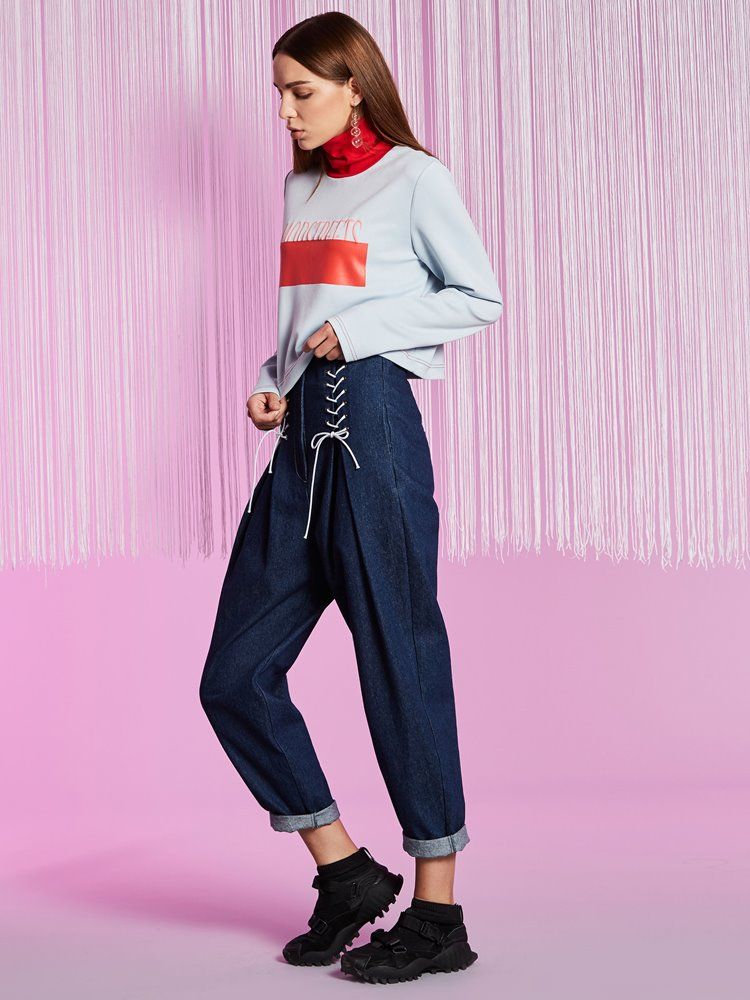 Calça Jeans Feminina Com Pernas Largas E Compridas