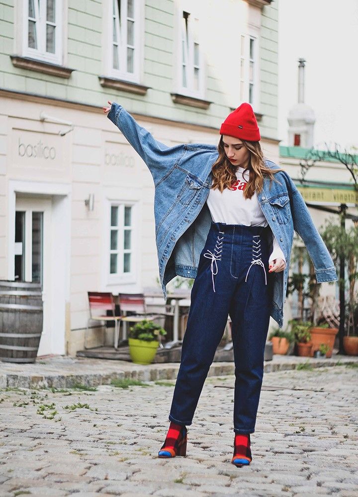 Calça Jeans Feminina Com Pernas Largas E Compridas