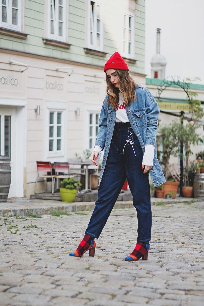 Calça Jeans Feminina Com Pernas Largas E Compridas