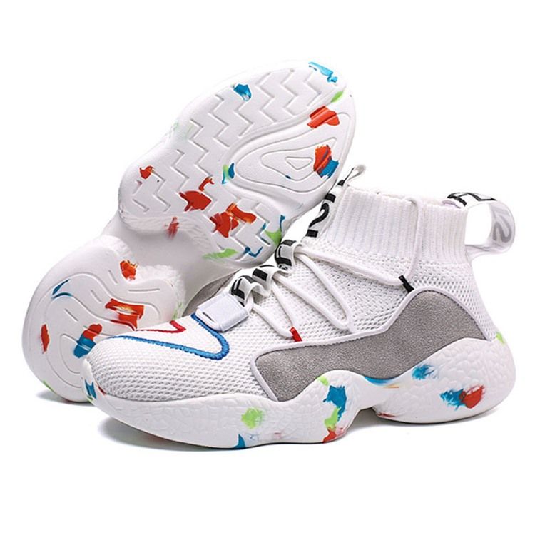 Tênis Masculino Com Cordão E Corte Médio Flyknit
