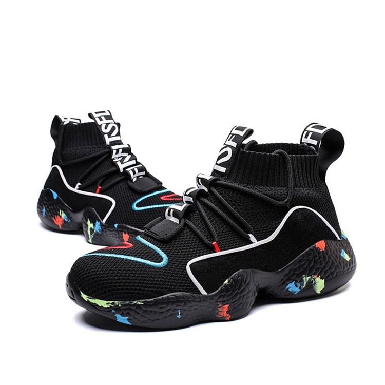 Tênis Masculino Com Cordão E Corte Médio Flyknit