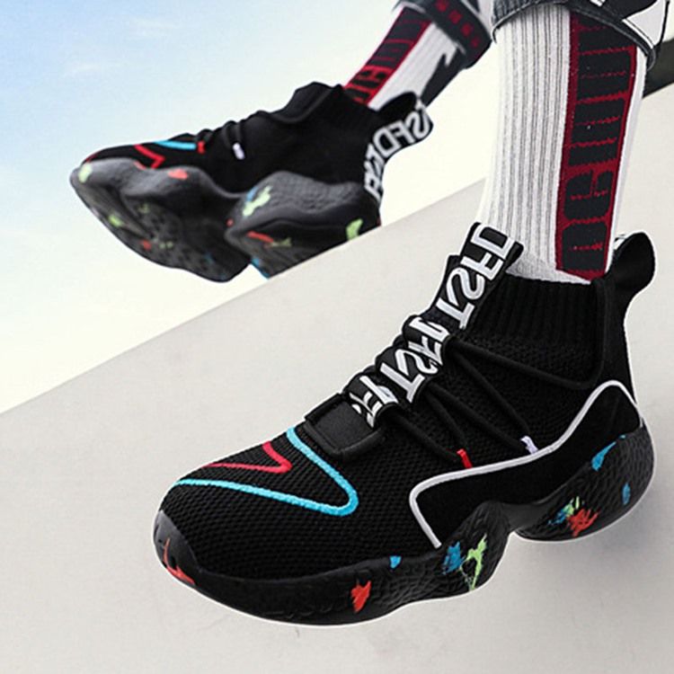 Tênis Masculino Com Cordão E Corte Médio Flyknit