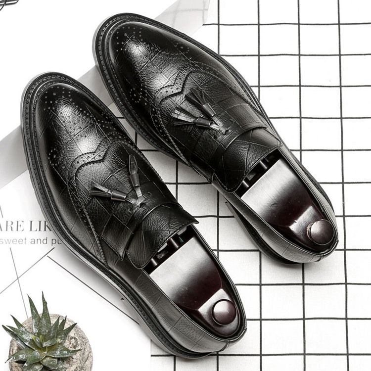 Dedo Do Pé Liso Pontiagudo Decotado Na Parte Superior Oxfords Masculinos