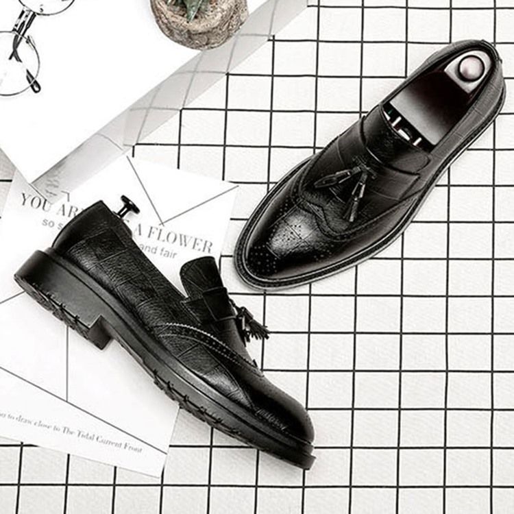 Dedo Do Pé Liso Pontiagudo Decotado Na Parte Superior Oxfords Masculinos