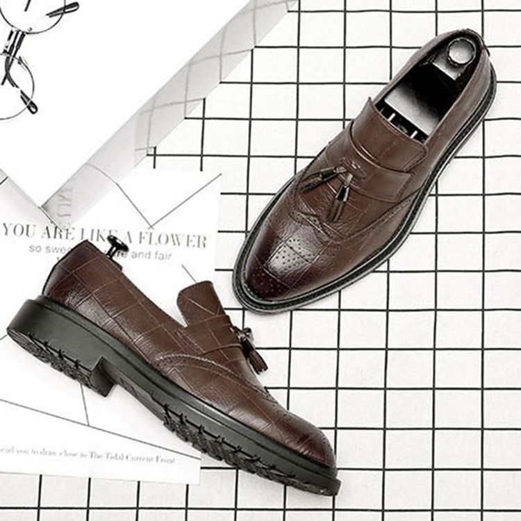 Dedo Do Pé Liso Pontiagudo Decotado Na Parte Superior Oxfords Masculinos