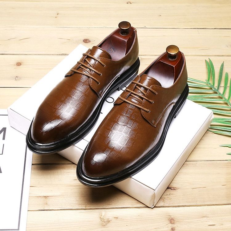 Sapatos Masculinos De Salto Liso Com Bico Fino