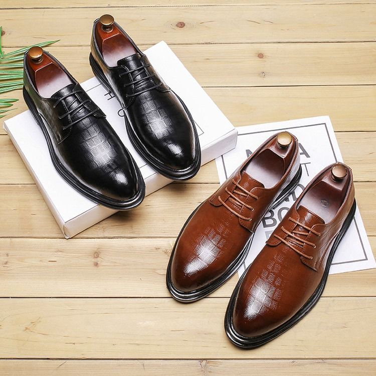 Sapatos Masculinos De Salto Liso Com Bico Fino