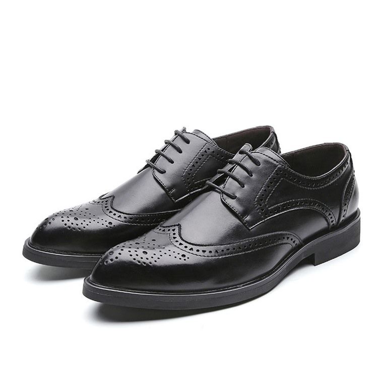 Sapatos Sociais De Bico Fino Com Cordões De Amarrar