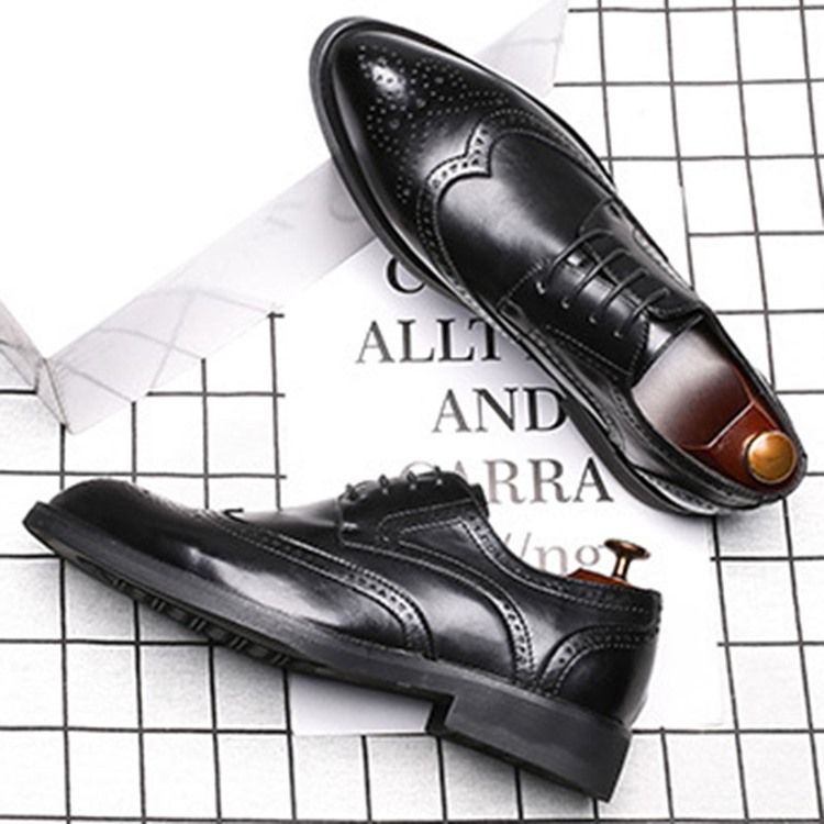 Sapatos Sociais De Bico Fino Com Cordões De Amarrar
