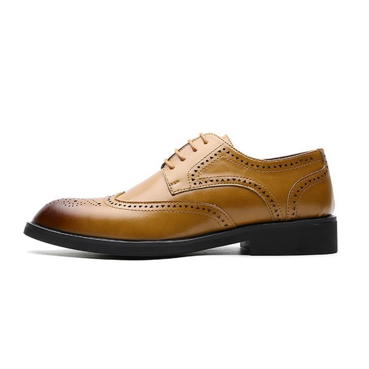 Sapatos Sociais De Bico Fino Com Cordões De Amarrar