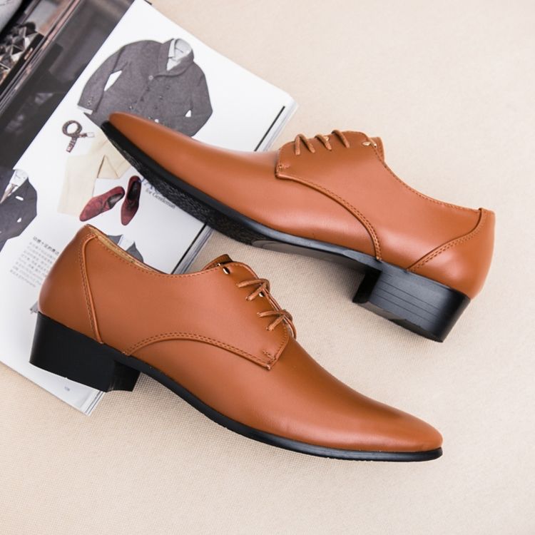 Sapatos Sociais Lisos Com Biqueira Pontiaguda De Renda