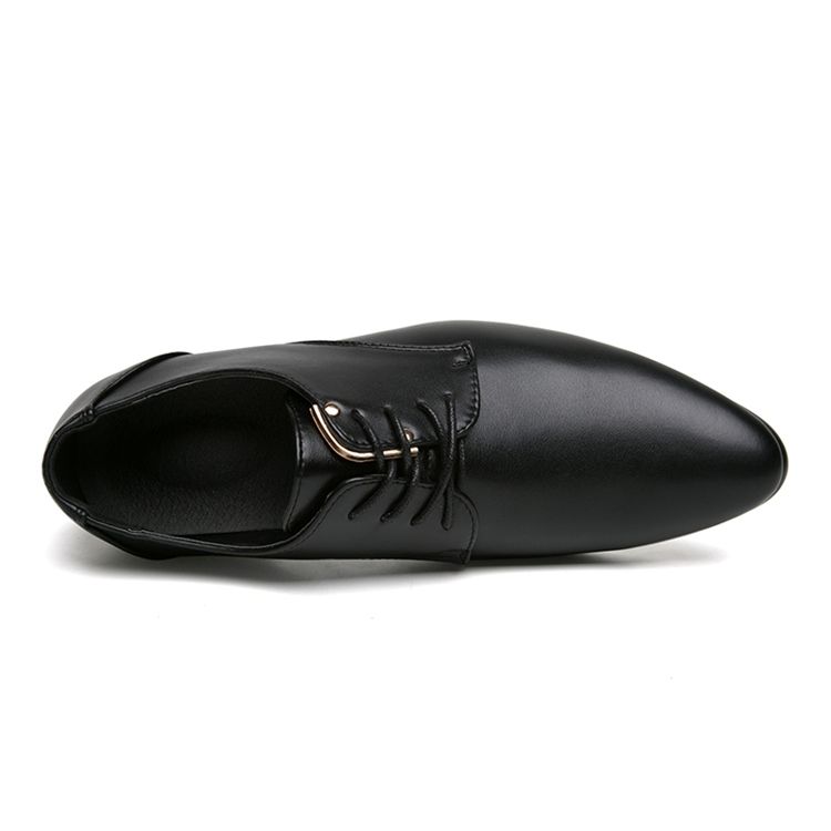 Sapatos Sociais Lisos Com Biqueira Pontiaguda De Renda