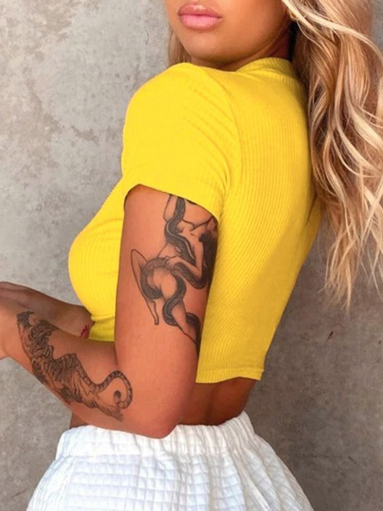 Camiseta Feminina De Manga Curta Simples Curta E Magra