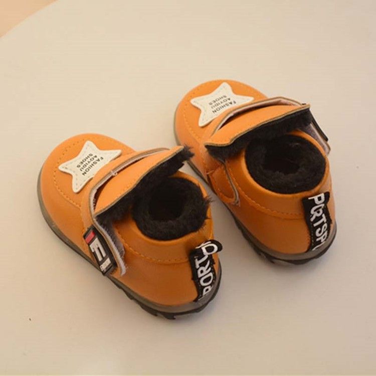 Sapatos De Bebê Bonitos Em Patchwork