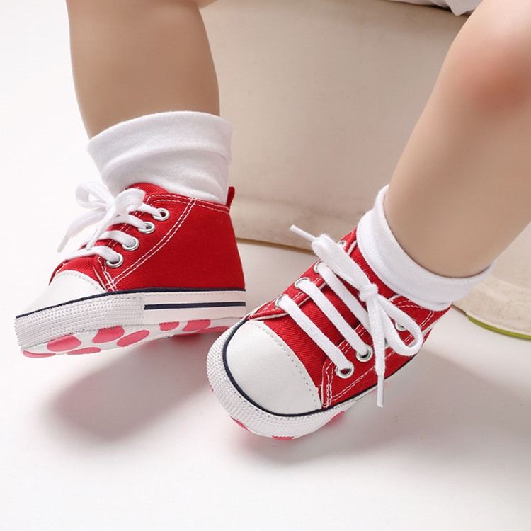 Sapatos De Bebê Com Cordões Em Cores Doces