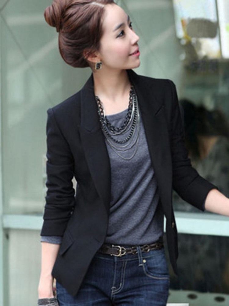 Blazer Liso Feminino Com Lapela Entalhada E Um Botão