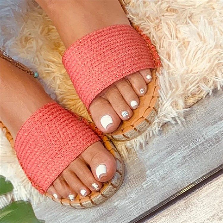 Flat Feminino Com Chinelos Ocidentais De Enfiar