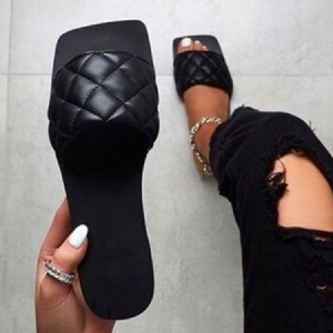 Flip-flop Com Chinelos Lisos De Borracha