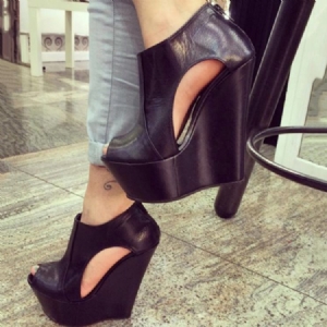 Sandálias Femininas Pu Com Plataforma Peep Toe Cunha