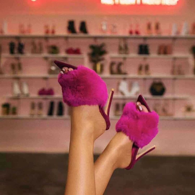 Sapatos Mules Femininos Com Pêlo Faux Flip Flop E Salto Agulha